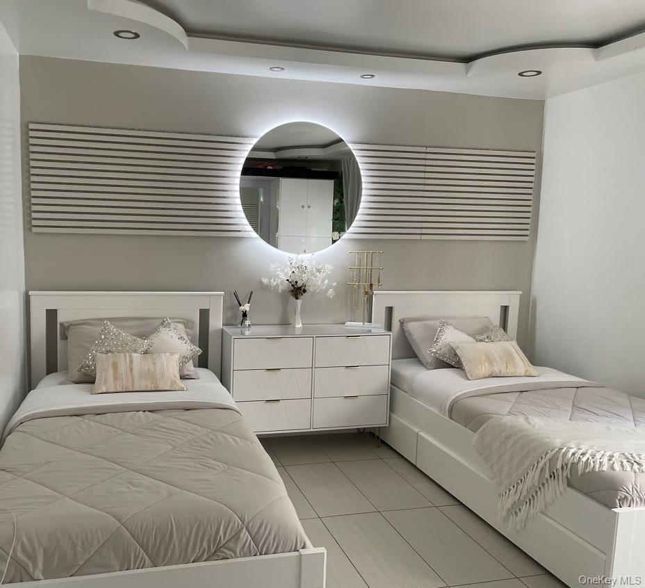 Single Family Walnut Nassau County, NY 11096, MLS-913823-15