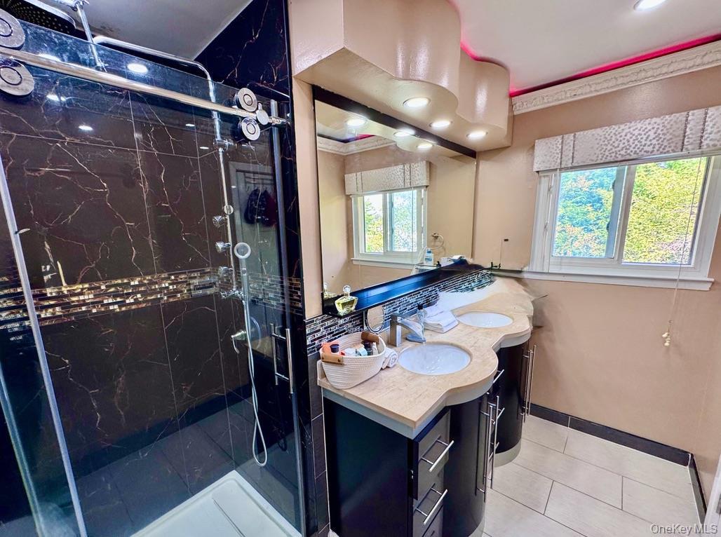 Single Family Walnut Nassau County, NY 11096, MLS-913823-16