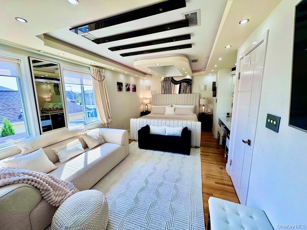 Single Family Walnut Nassau County, NY 11096, MLS-913823-18