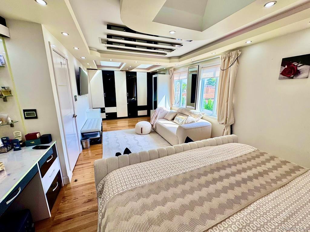 Single Family Walnut Nassau County, NY 11096, MLS-913823-20