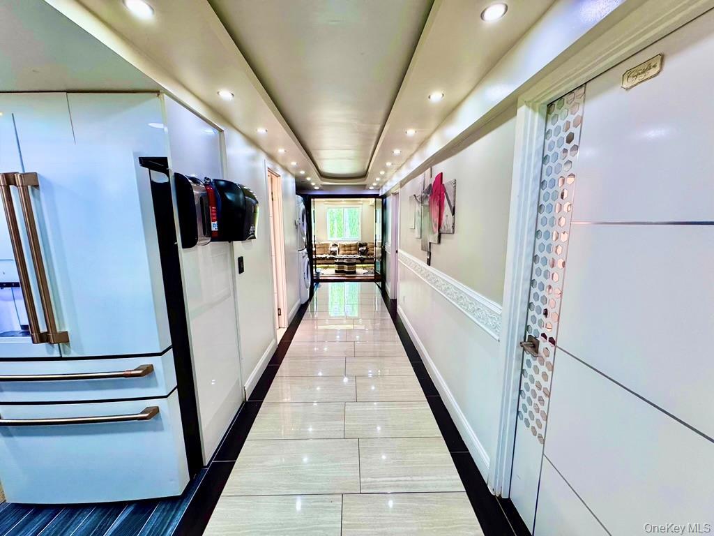 Single Family Walnut Nassau County, NY 11096, MLS-913823-25