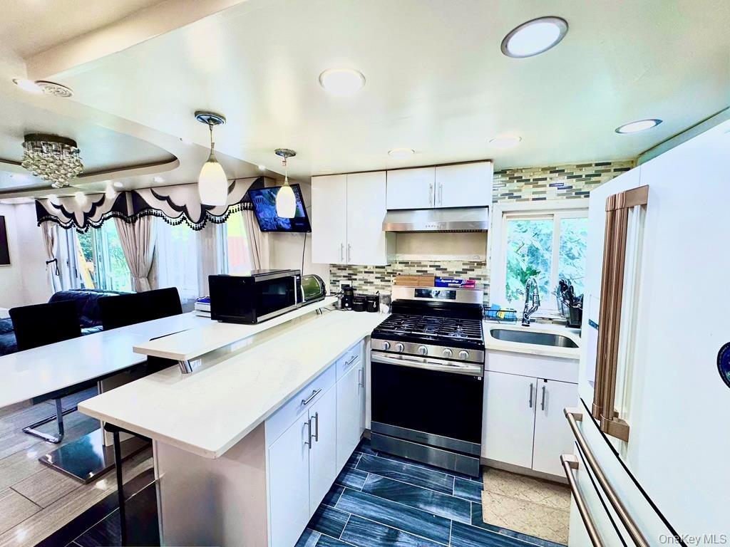 Single Family Walnut Nassau County, NY 11096, MLS-913823-26