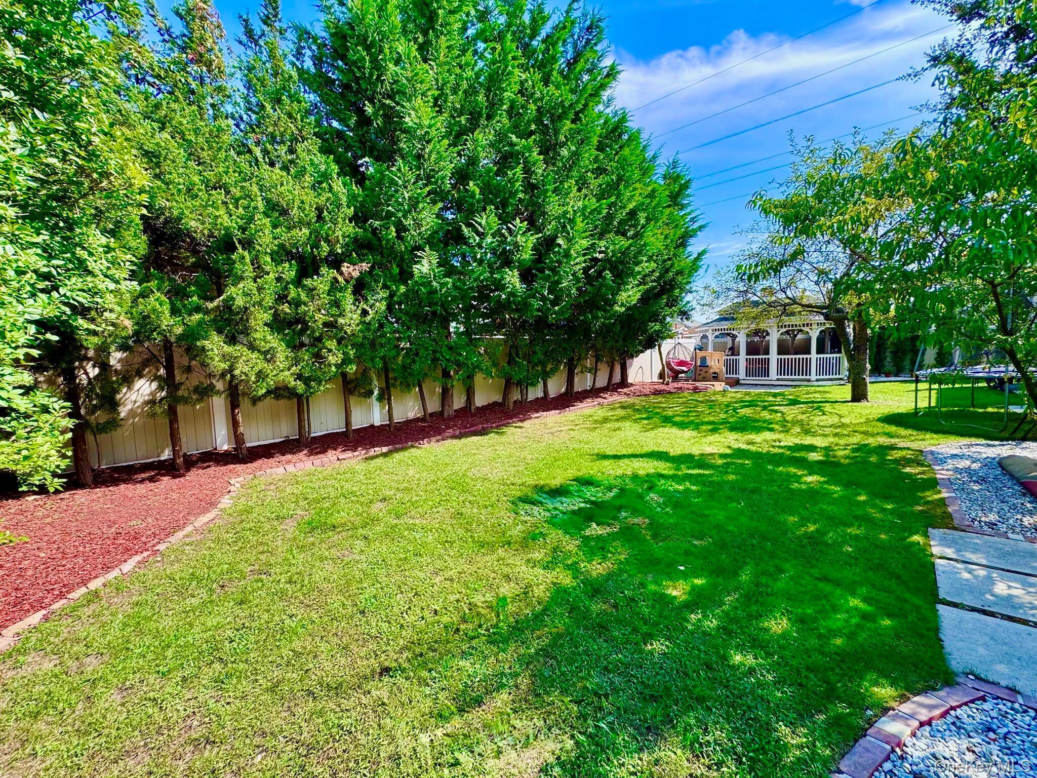 Single Family Walnut Nassau County, NY 11096, MLS-913823-3