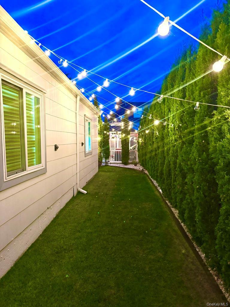 Single Family Walnut Nassau County, NY 11096, MLS-913823-30