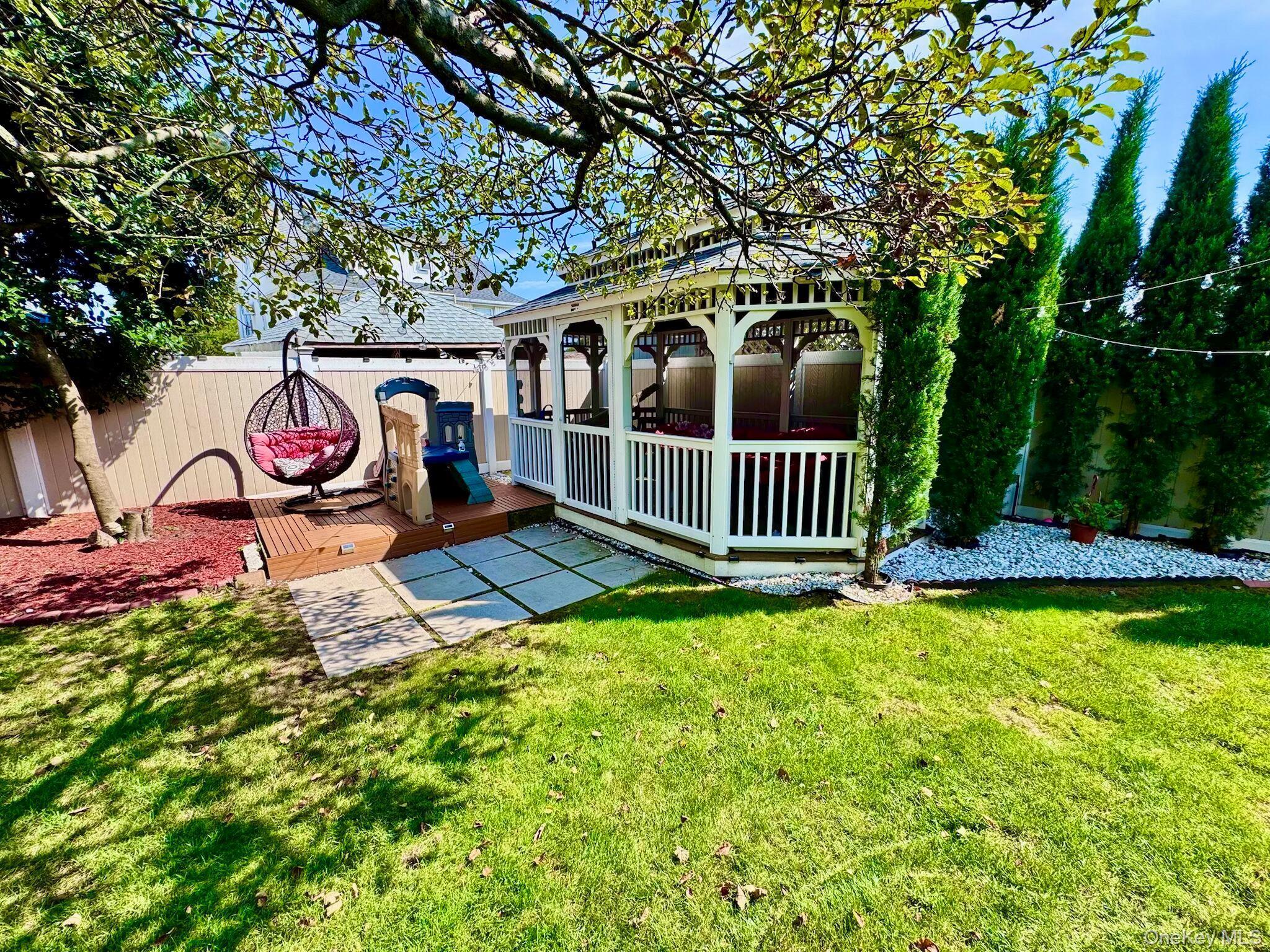 Single Family Walnut Nassau County, NY 11096, MLS-913823-6