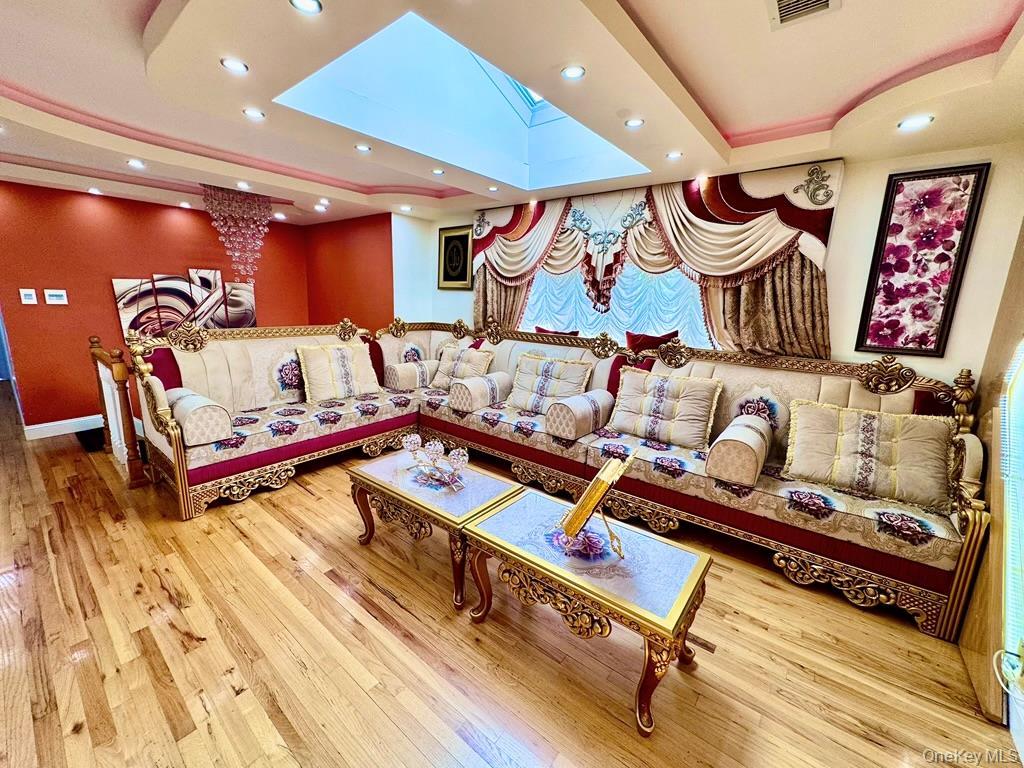 Single Family Walnut Nassau County, NY 11096, MLS-913823-8