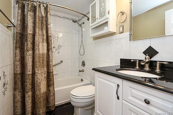 Single Family Torrey Pine  Suffolk County, NY 11763, MLS-913839-23