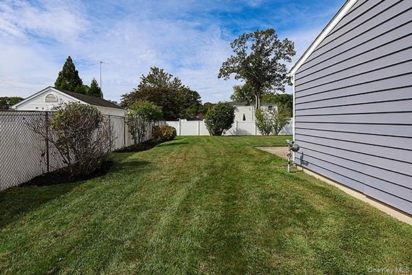 Single Family Torrey Pine  Suffolk County, NY 11763, MLS-913839-24