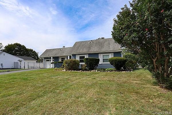 Single Family Torrey Pine  Suffolk County, NY 11763, MLS-913839-3