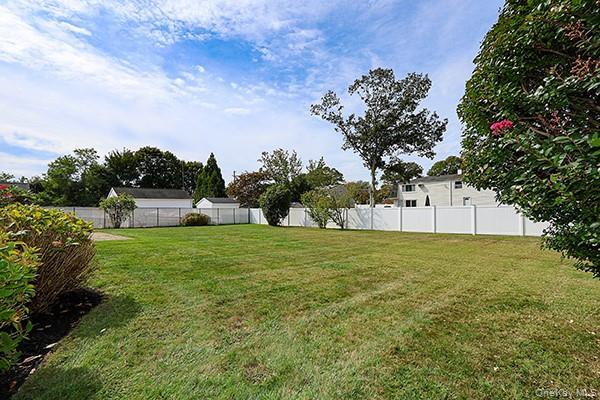 Single Family Torrey Pine  Suffolk County, NY 11763, MLS-913839-31