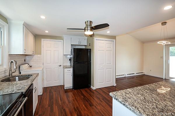 Single Family Torrey Pine  Suffolk County, NY 11763, MLS-913839-5