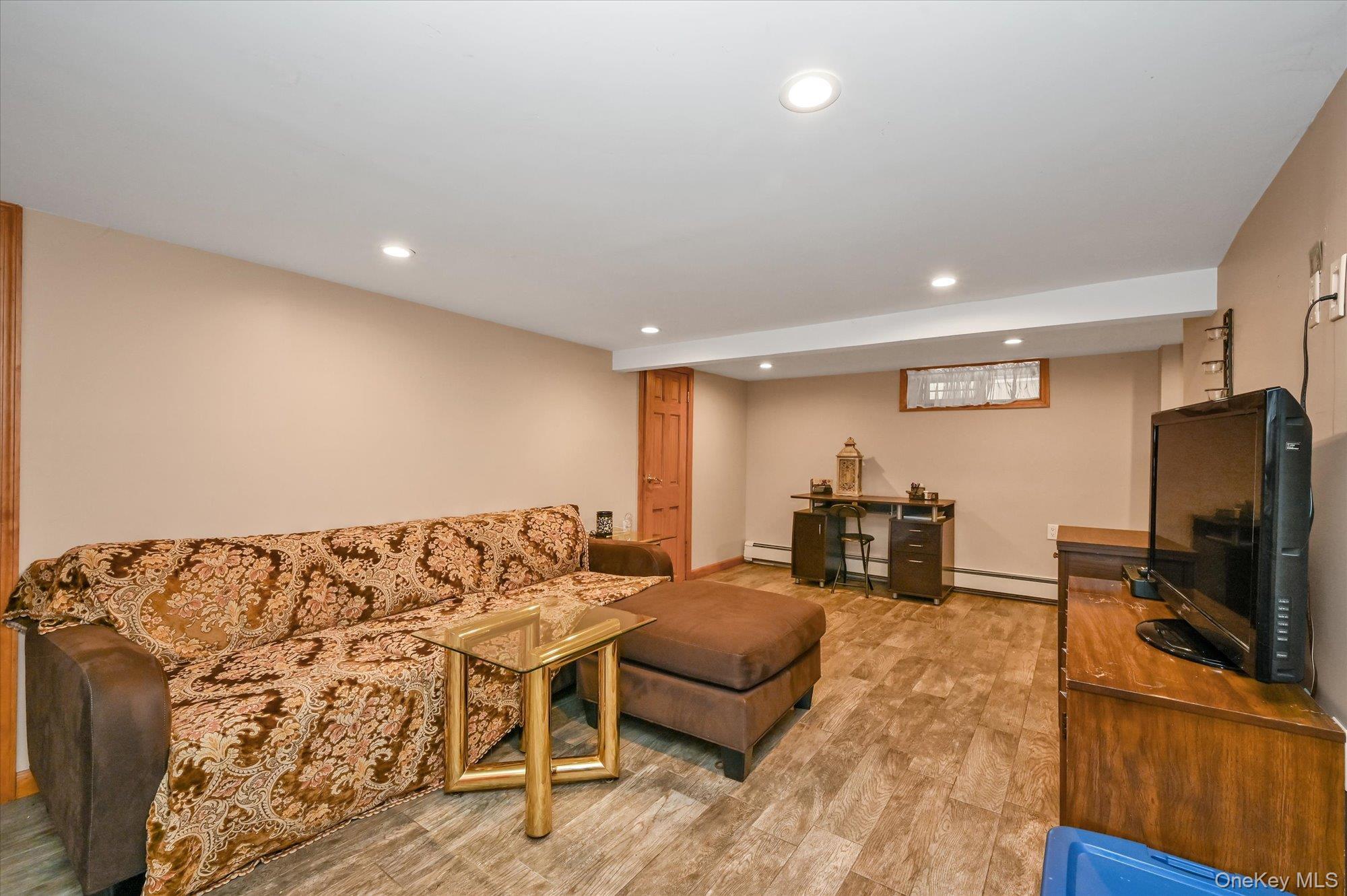 Single Family 11th Queens, NY 11357, MLS-913855-17