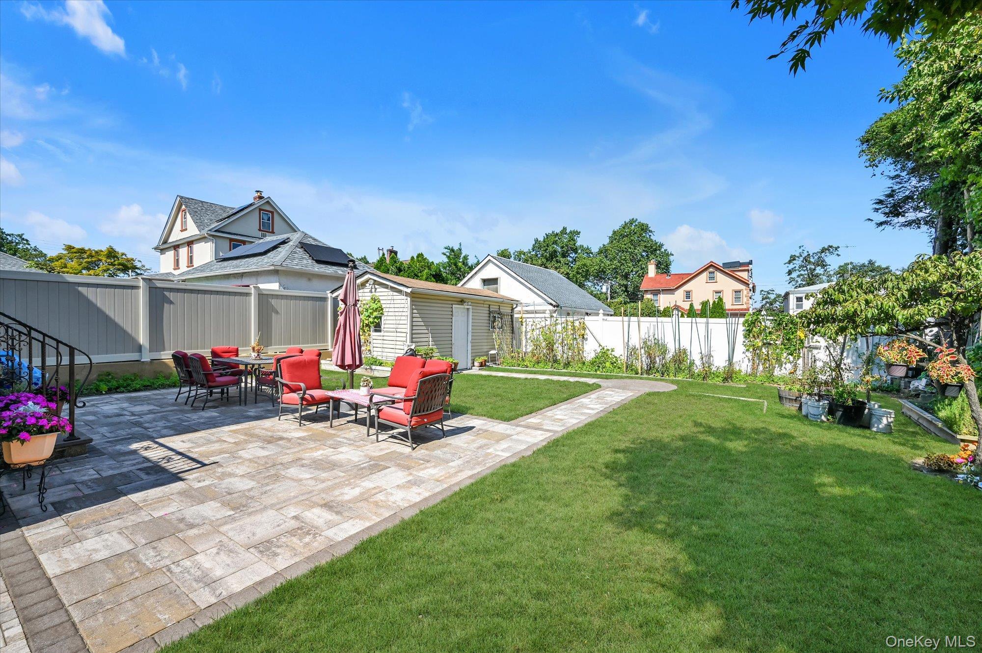 Single Family 11th  Queens, NY 11357, MLS-913855-25