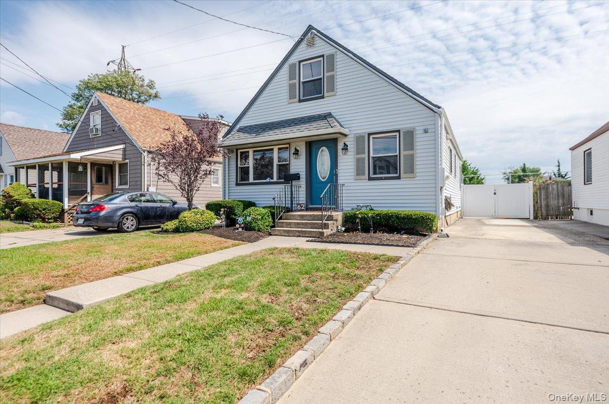 Single Family Westcott  Nassau County, NY 11096, MLS-913916-19