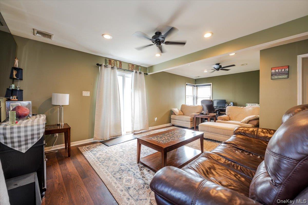 Single Family Westcott  Nassau County, NY 11096, MLS-913916-4