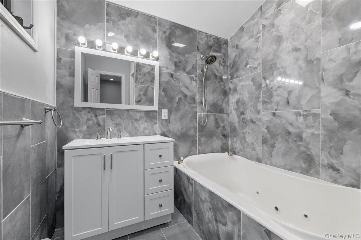 Single Family Nowick Suffolk County, NY 11787, MLS-913961-23