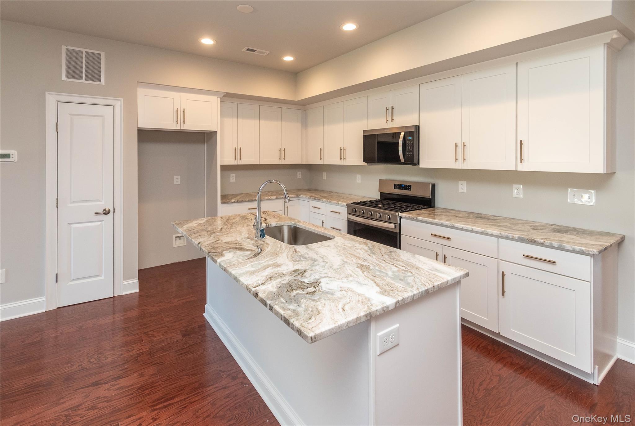 Single Family Hudson View Dutchess County, NY 12538, MLS-913970-3