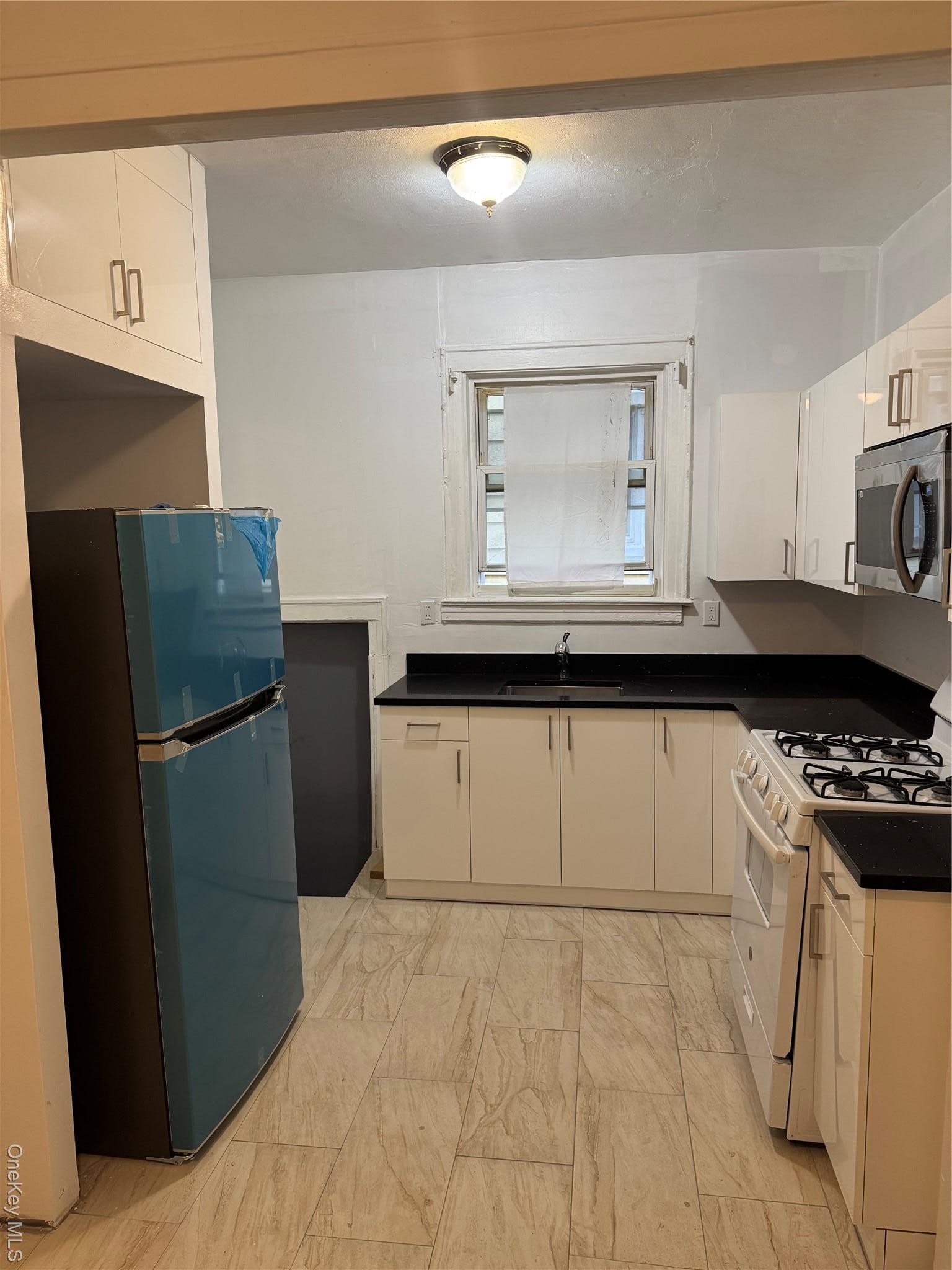 Single Family 219th Bronx, NY 10469, MLS-914011-5