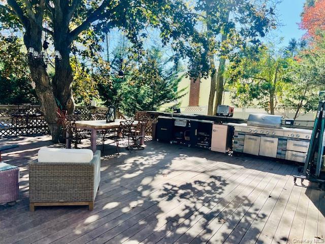 Single Family Lilac  Suffolk County, NY 11978, MLS-914032-4