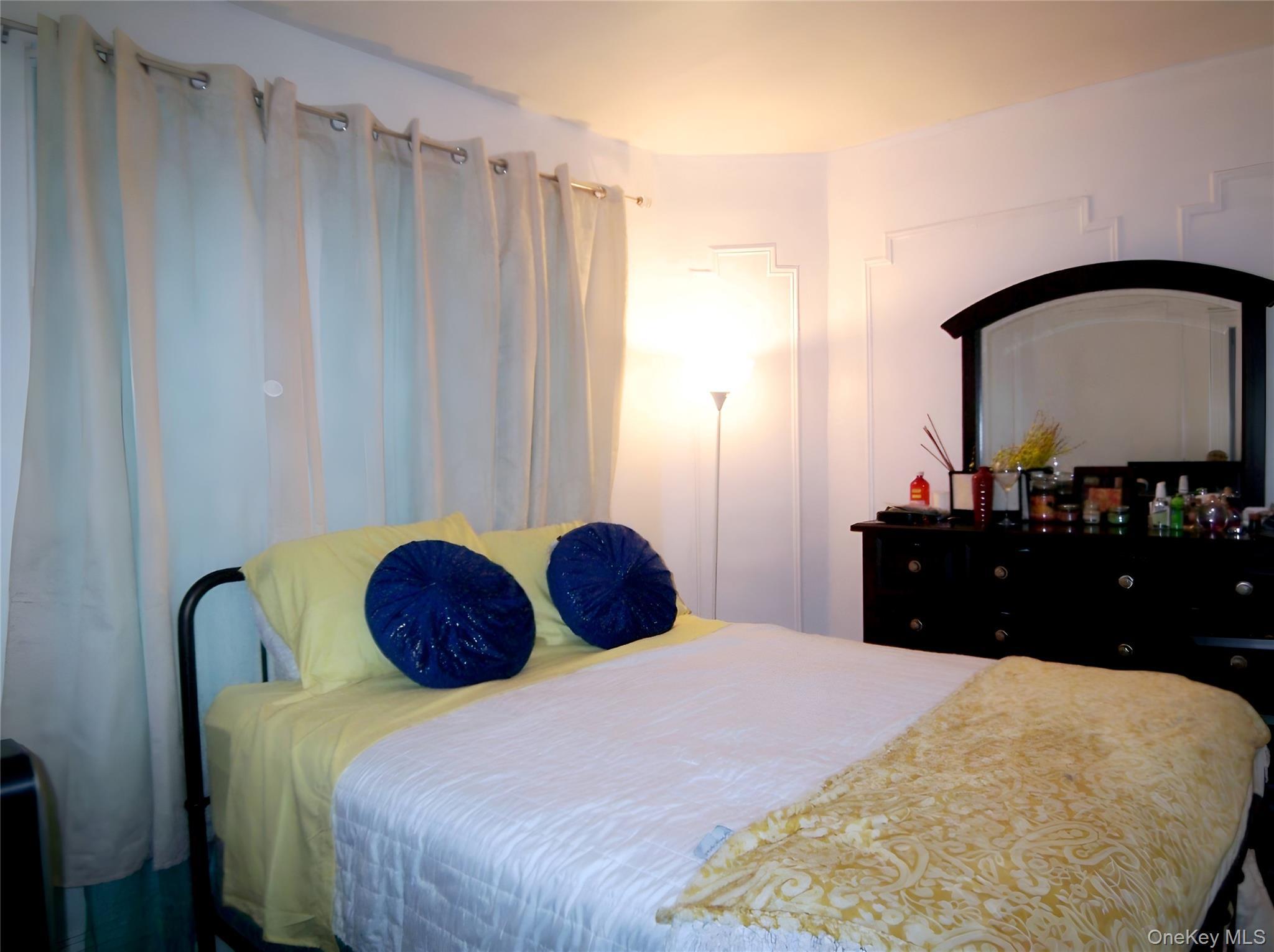 Single Family Bussing  Bronx, NY 10466, MLS-914040-11