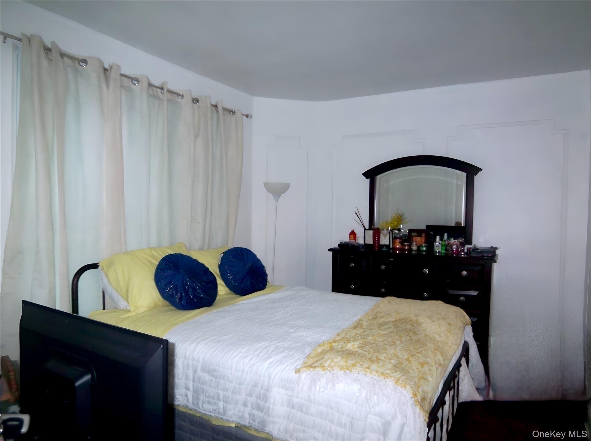 Single Family Bussing  Bronx, NY 10466, MLS-914040-12