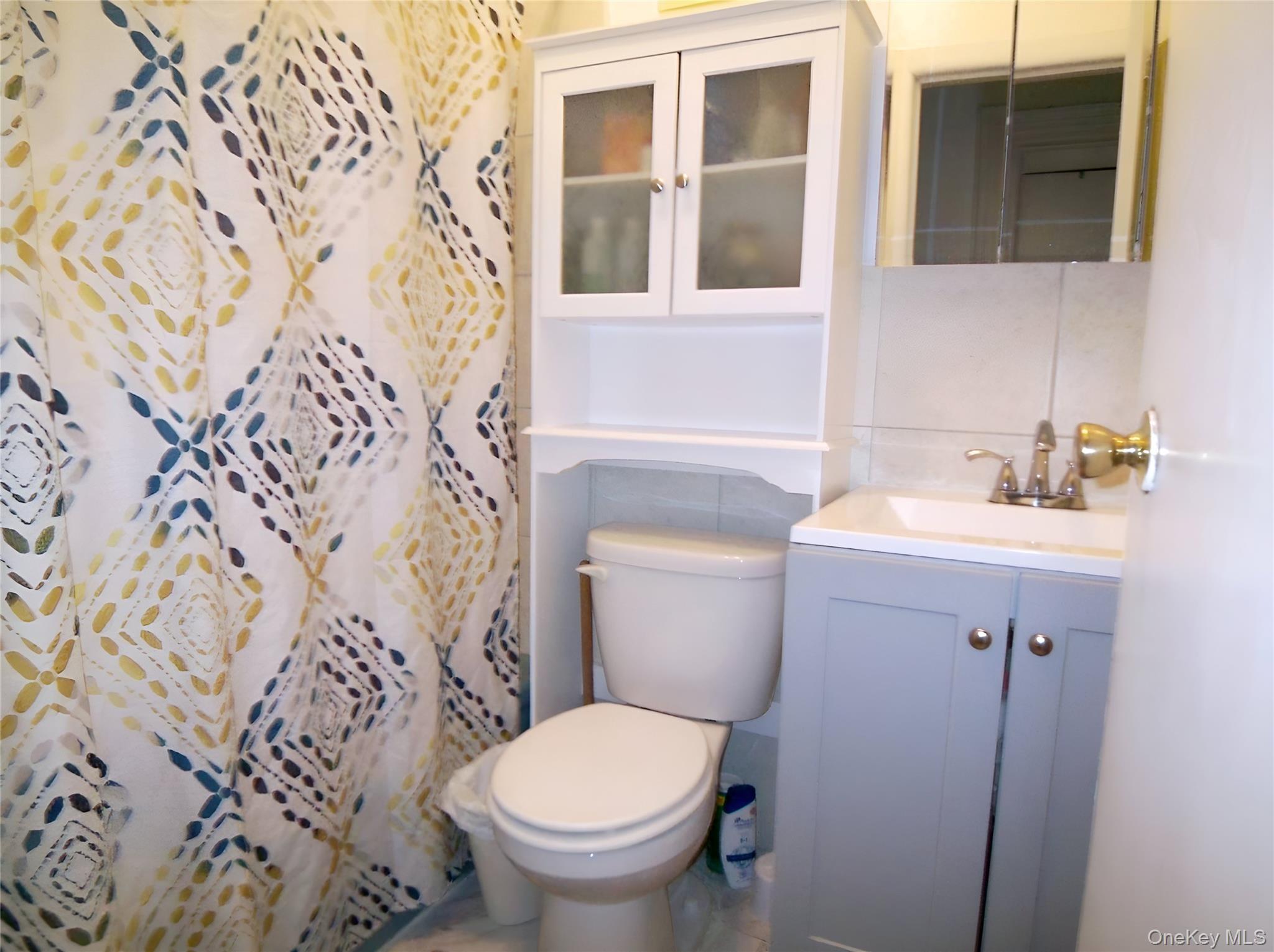 Single Family Bussing  Bronx, NY 10466, MLS-914040-15