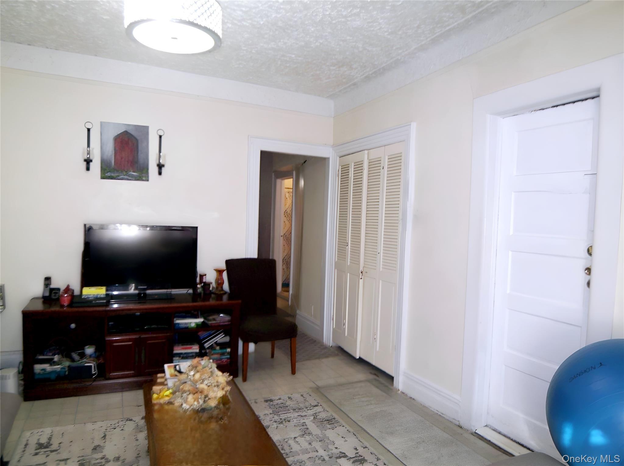 Single Family Bussing  Bronx, NY 10466, MLS-914040-21