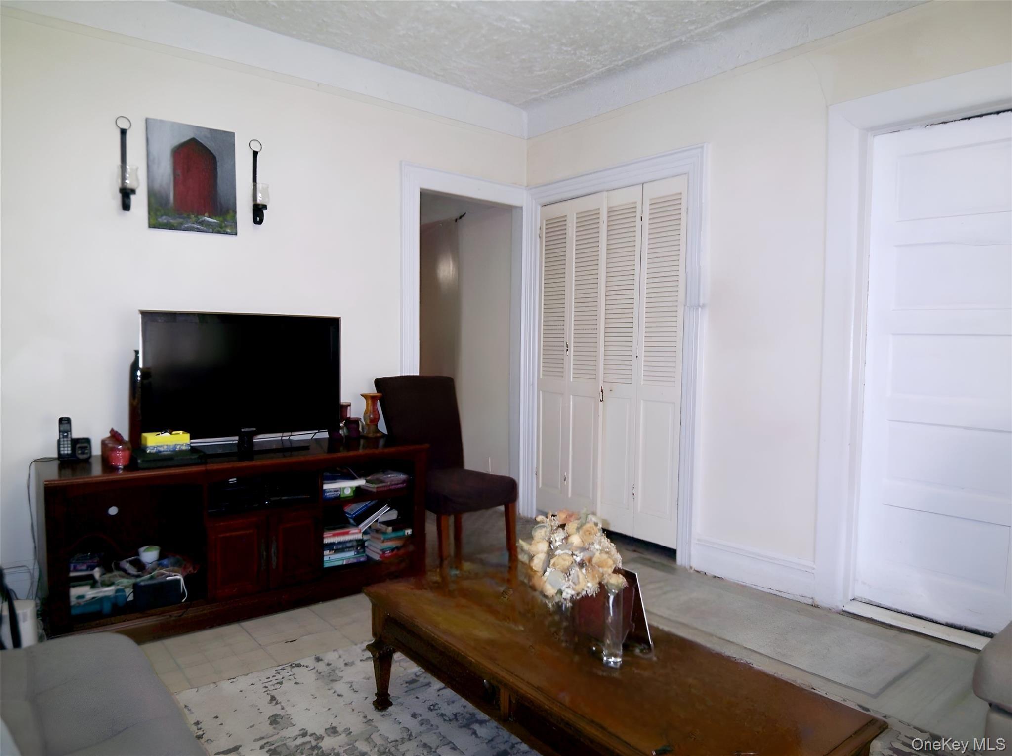 Single Family Bussing  Bronx, NY 10466, MLS-914040-22