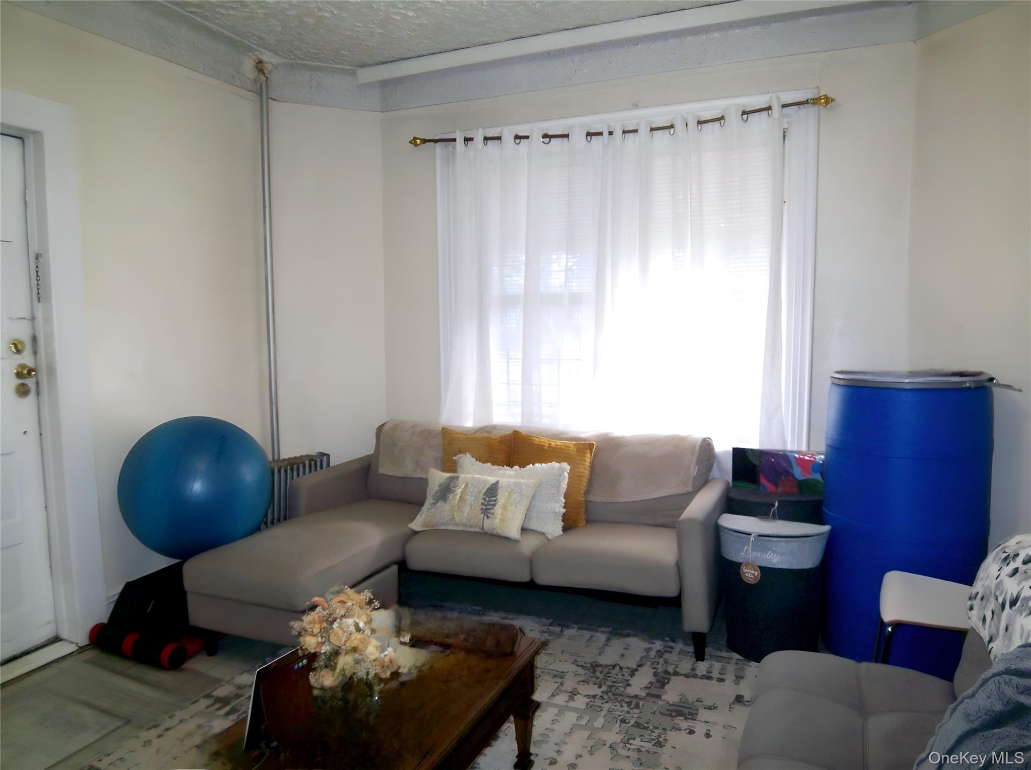 Single Family Bussing  Bronx, NY 10466, MLS-914040-23