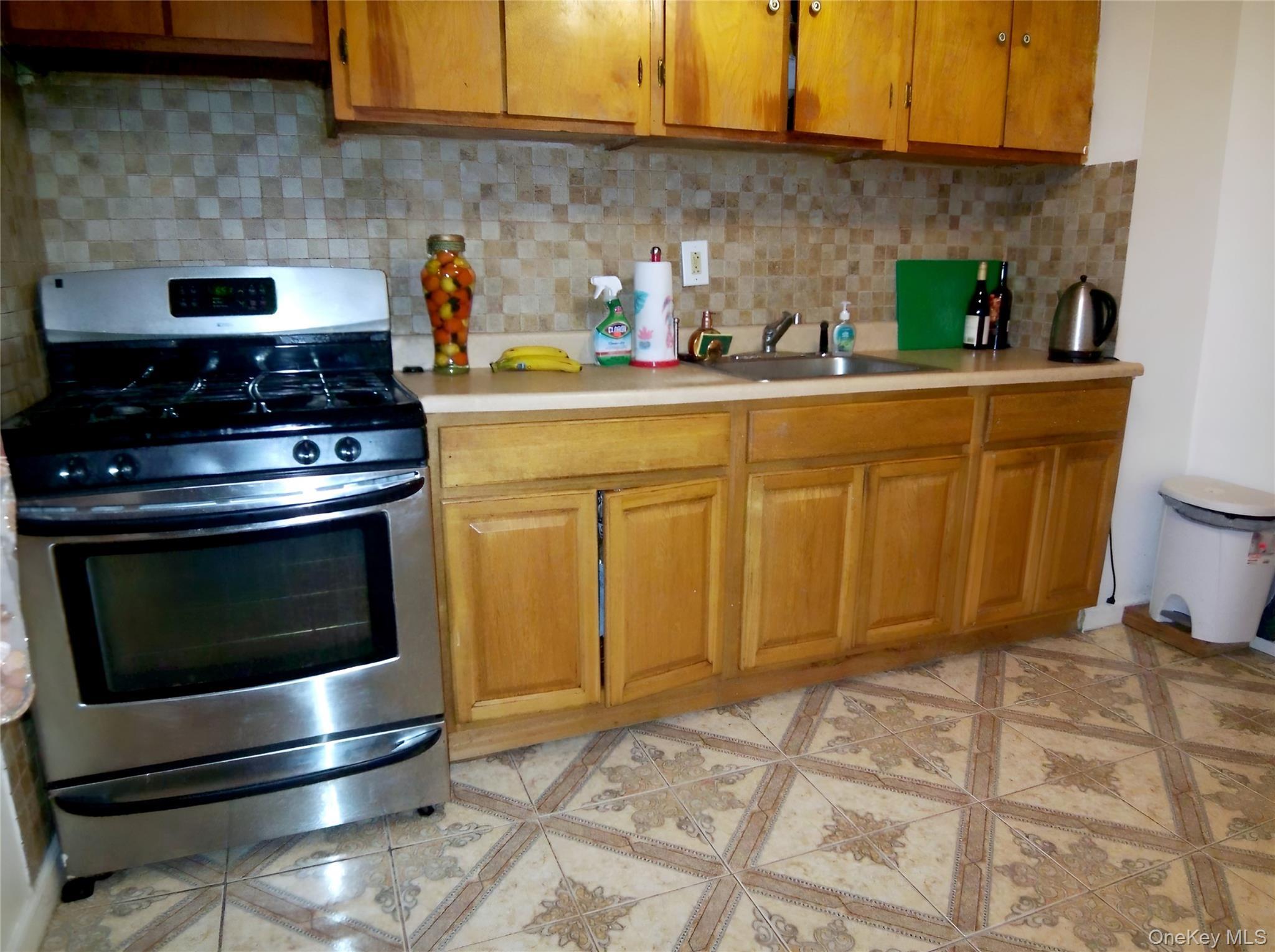 Single Family Bussing  Bronx, NY 10466, MLS-914040-4