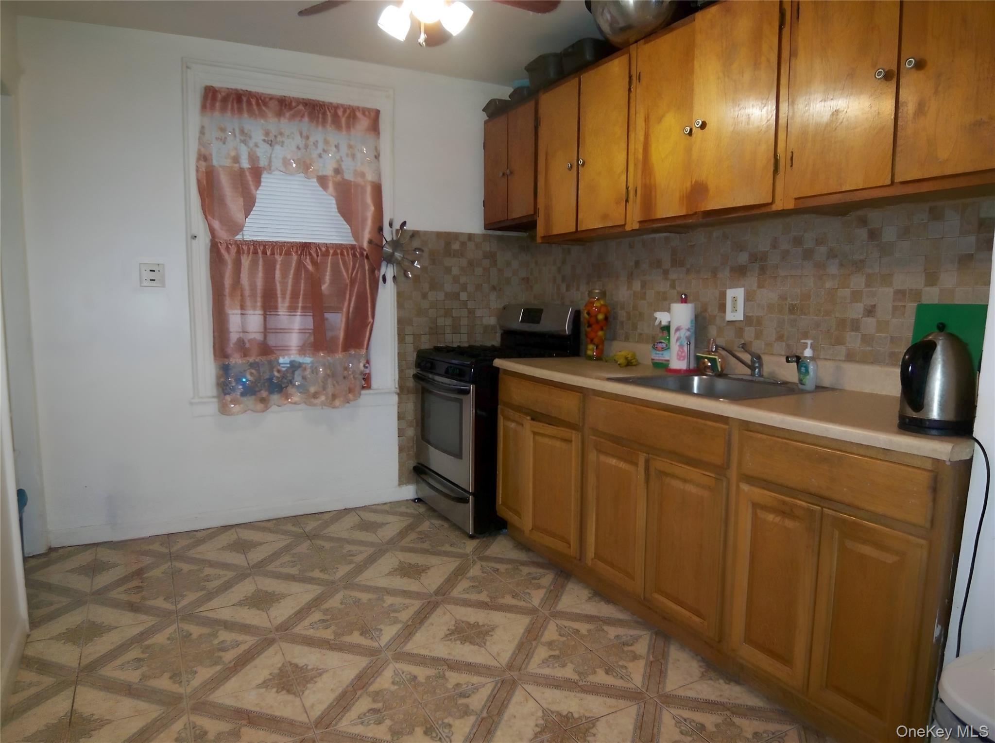 Single Family Bussing  Bronx, NY 10466, MLS-914040-5