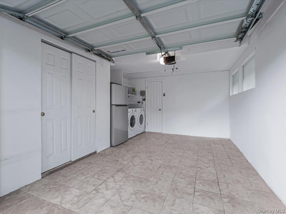 Single Family Ridge Nassau County, NY 11576, MLS-914169-30