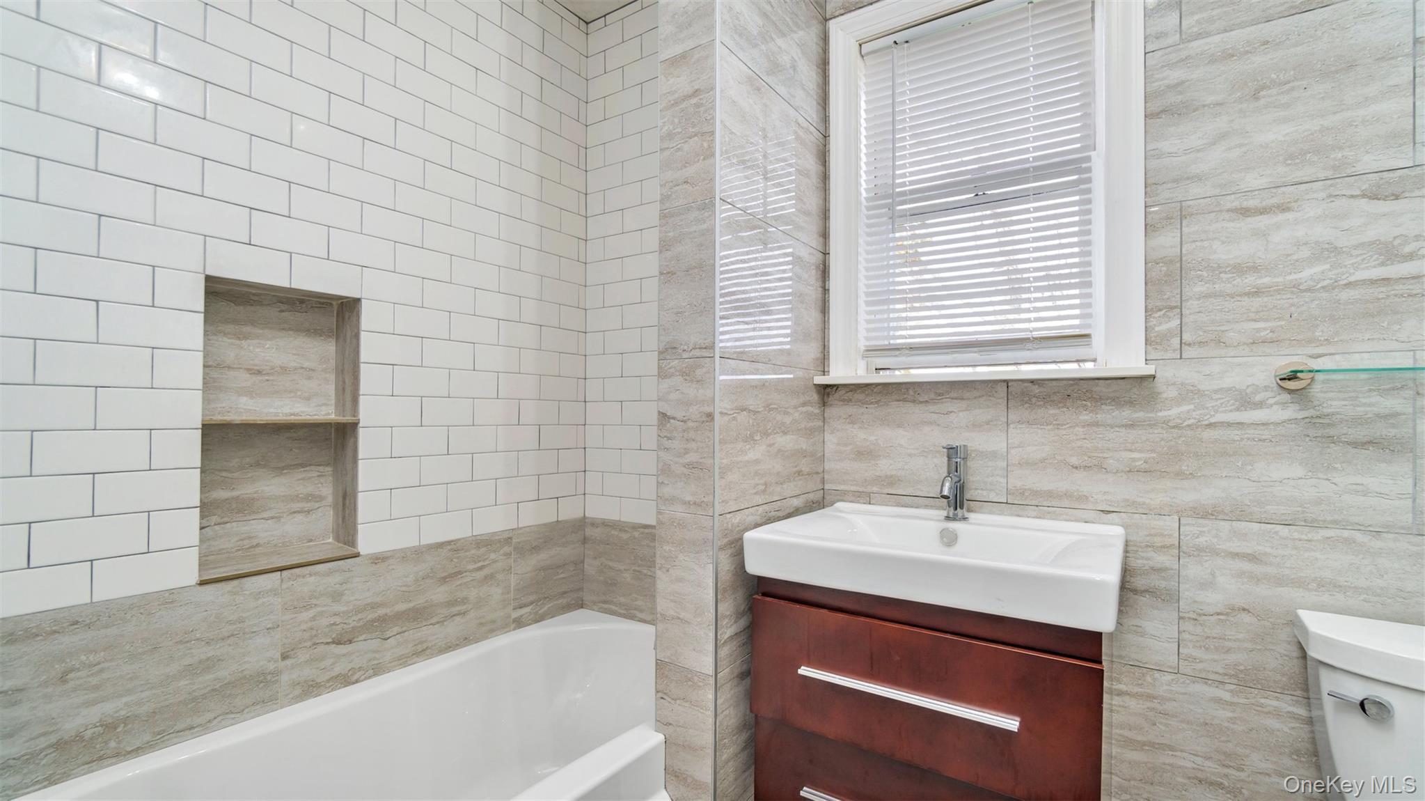 Single Family Main Suffolk County, NY 11939, MLS-914184-30