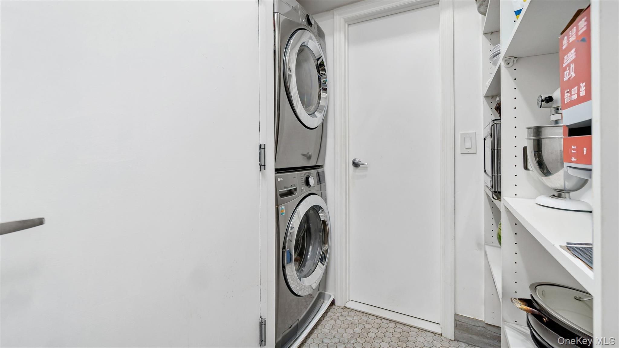 Single Family Main Suffolk County, NY 11939, MLS-914184-31