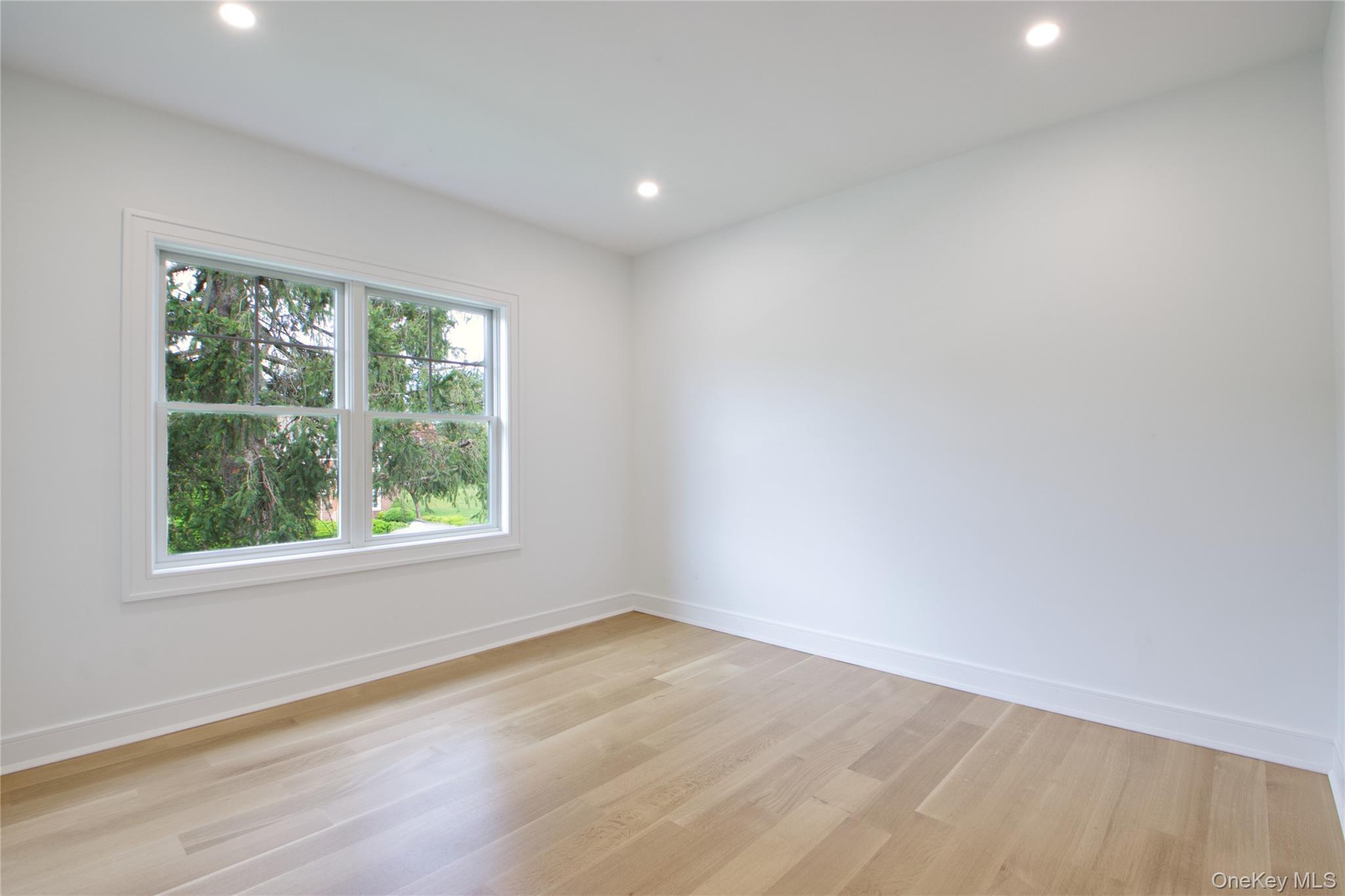 Single Family Brixton Nassau County, NY 11530, MLS-914211-16