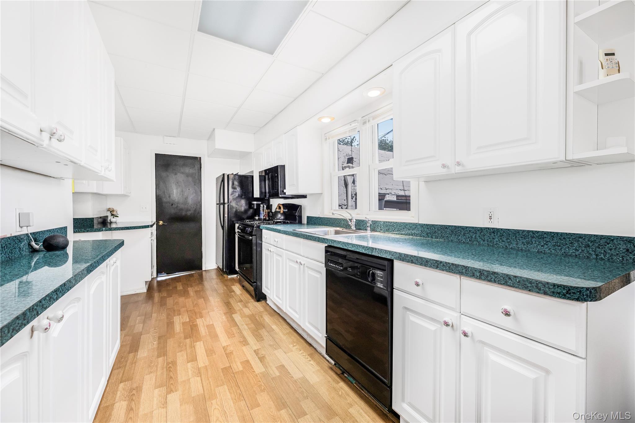 Single Family Tompkins  Westchester County, NY 10710, MLS-914212-3