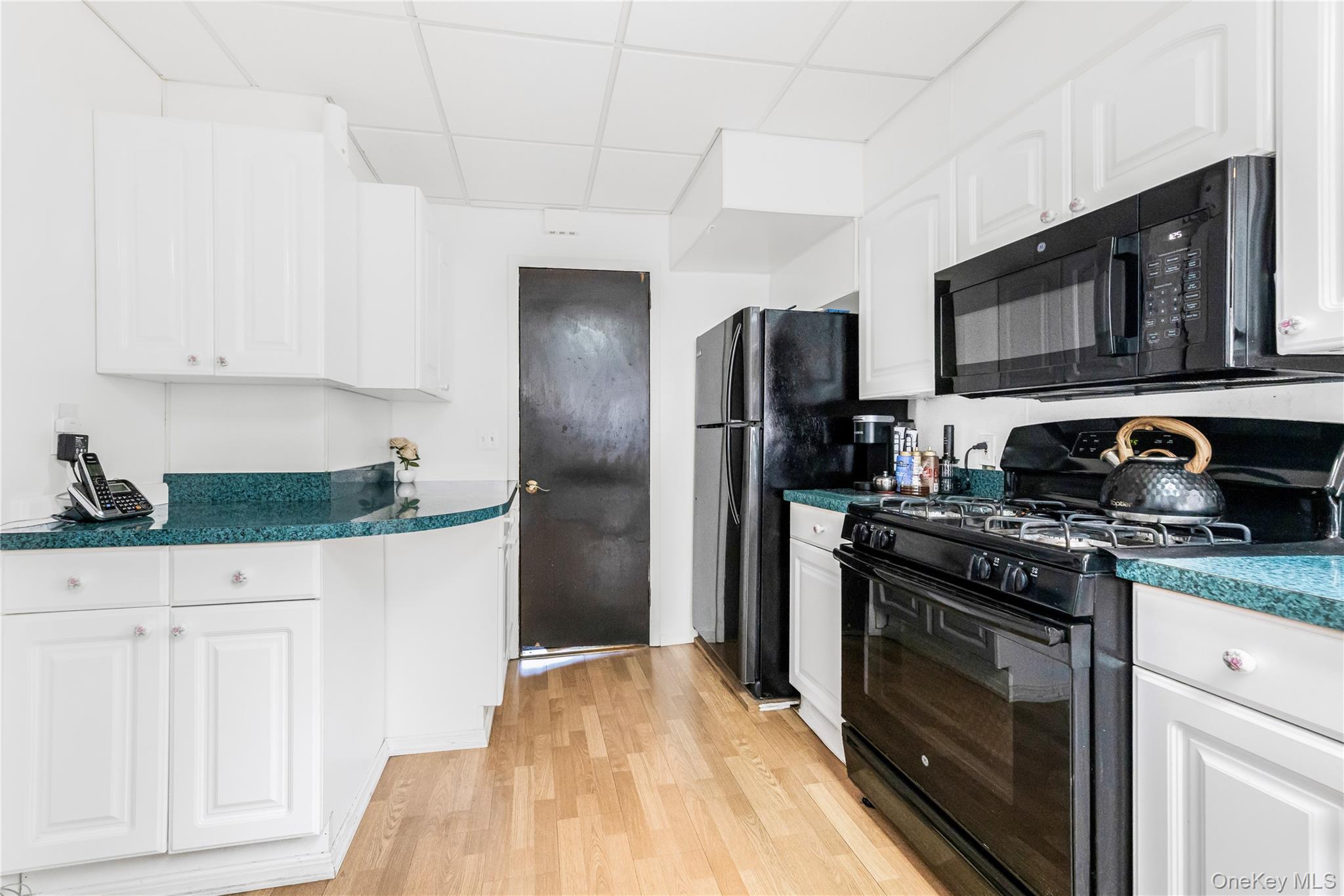 Single Family Tompkins  Westchester County, NY 10710, MLS-914212-4