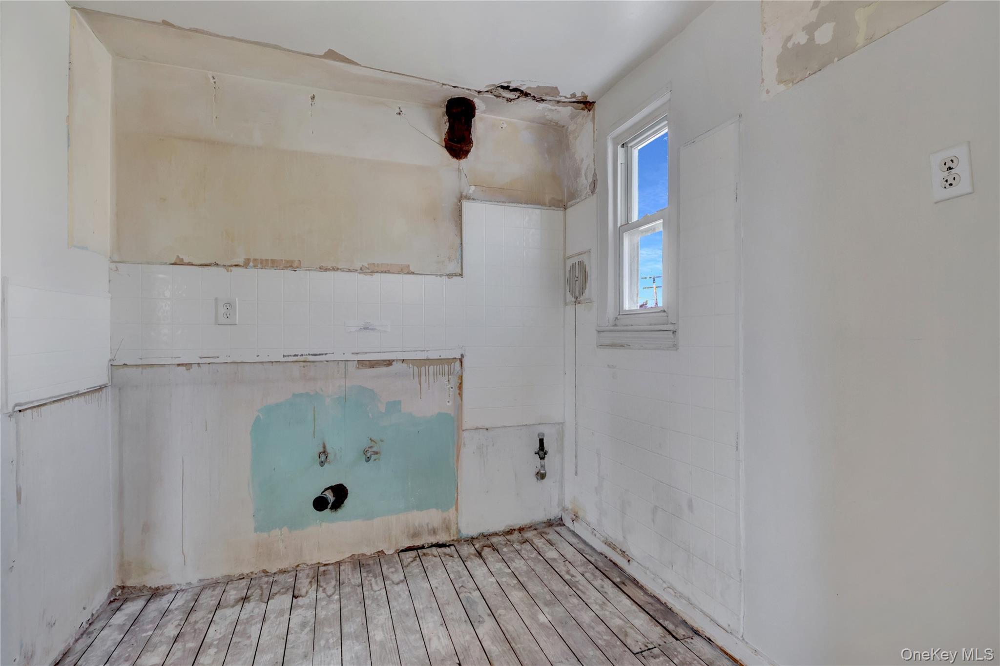 Single Family Arlington  Nassau County, NY 11580, MLS-914250-21