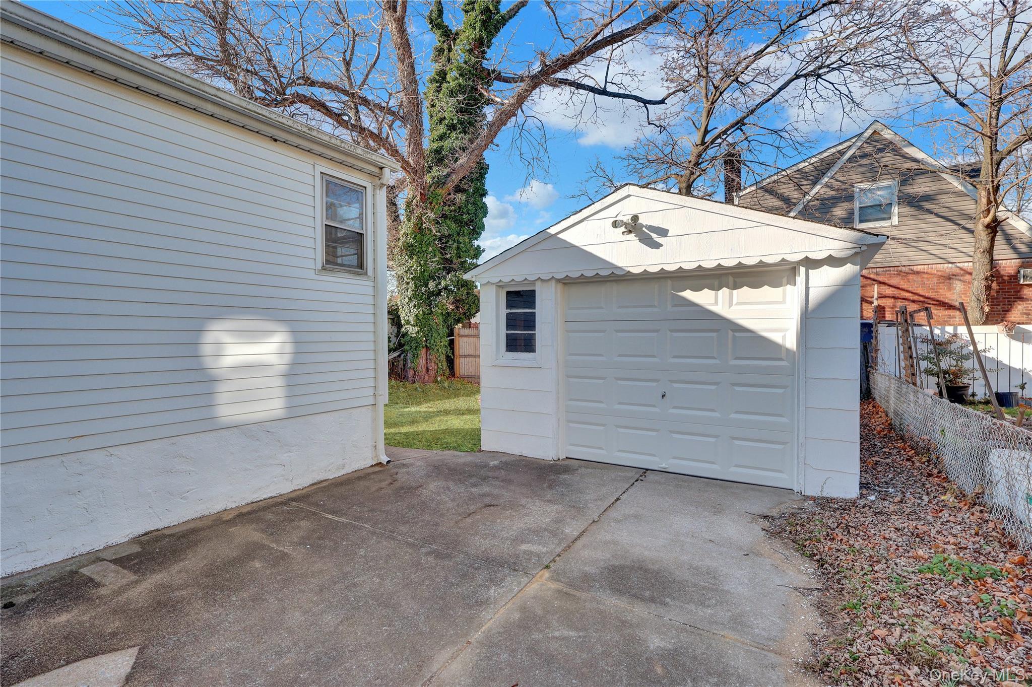 Single Family Arlington  Nassau County, NY 11580, MLS-914250-24