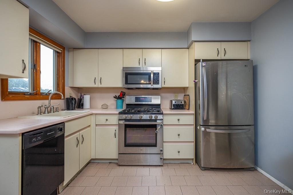 Single Family Gilbert  Rockland County, NY 10965, MLS-914324-14