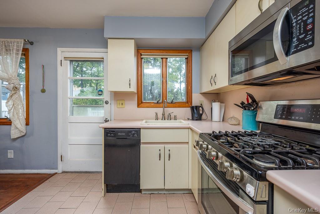 Single Family Gilbert  Rockland County, NY 10965, MLS-914324-16