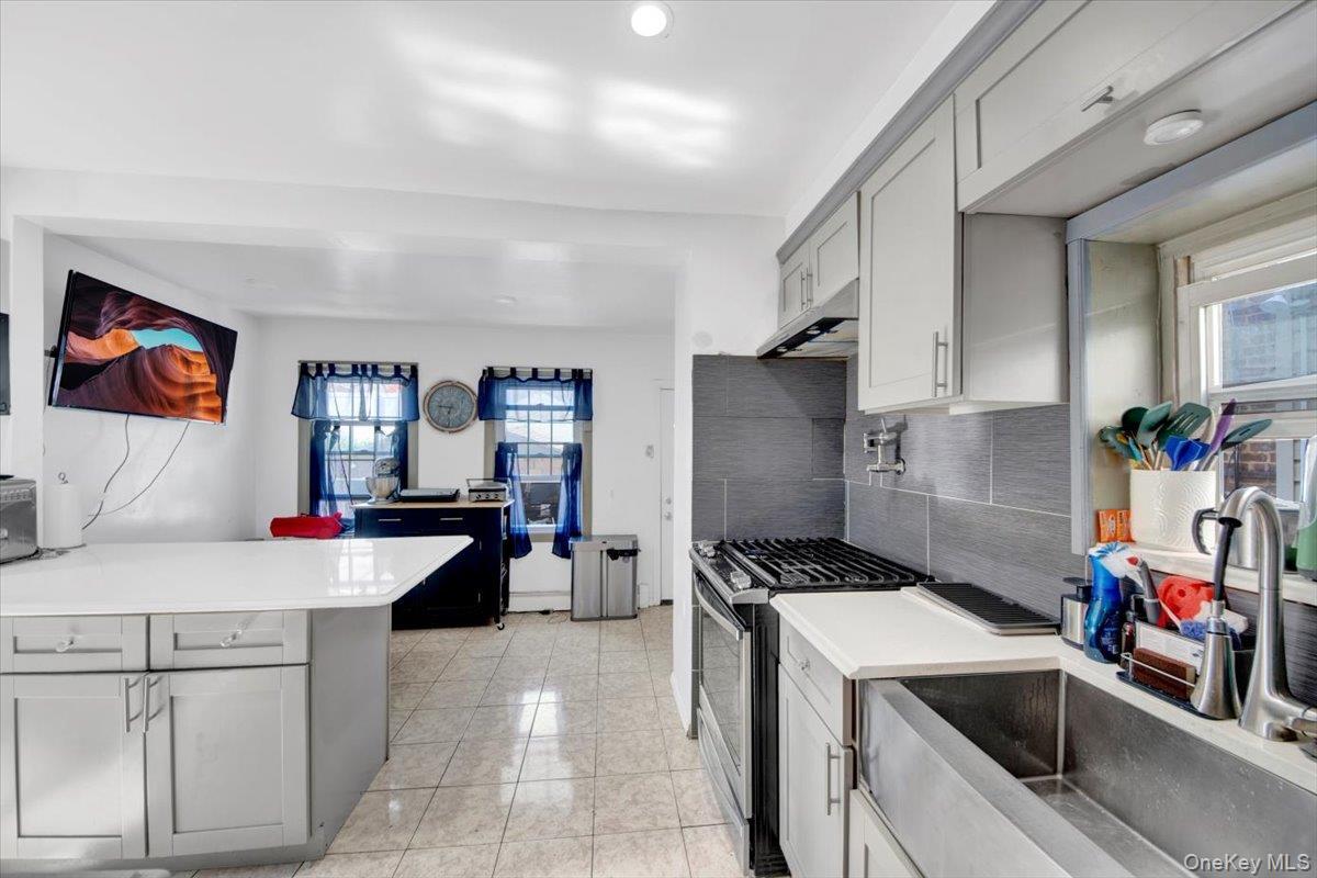 Single Family Gunther Bronx, NY 10466, MLS-914360-10