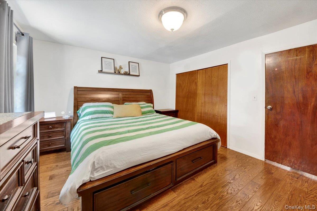 Single Family Gunther Bronx, NY 10466, MLS-914360-16