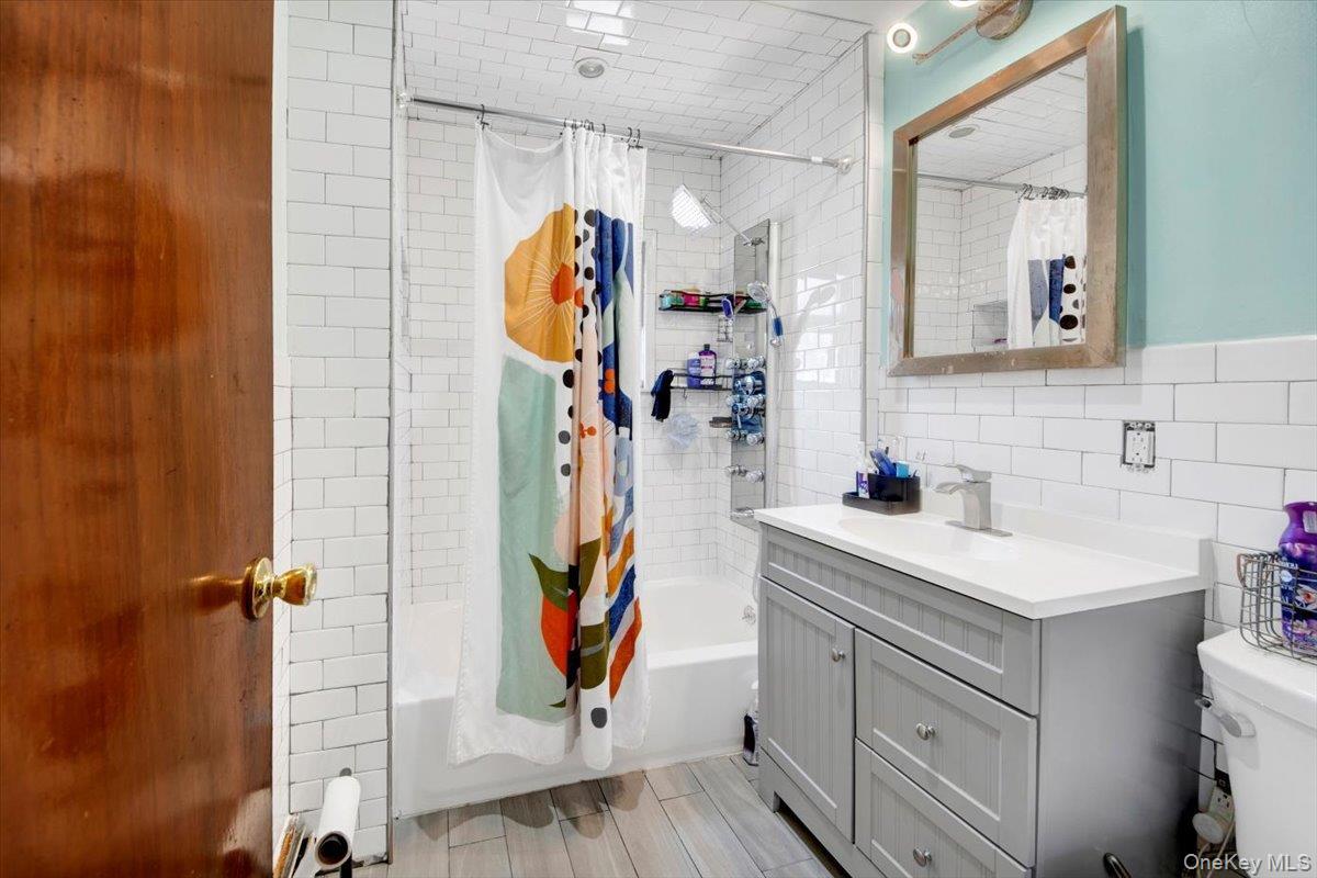 Single Family Gunther Bronx, NY 10466, MLS-914360-17