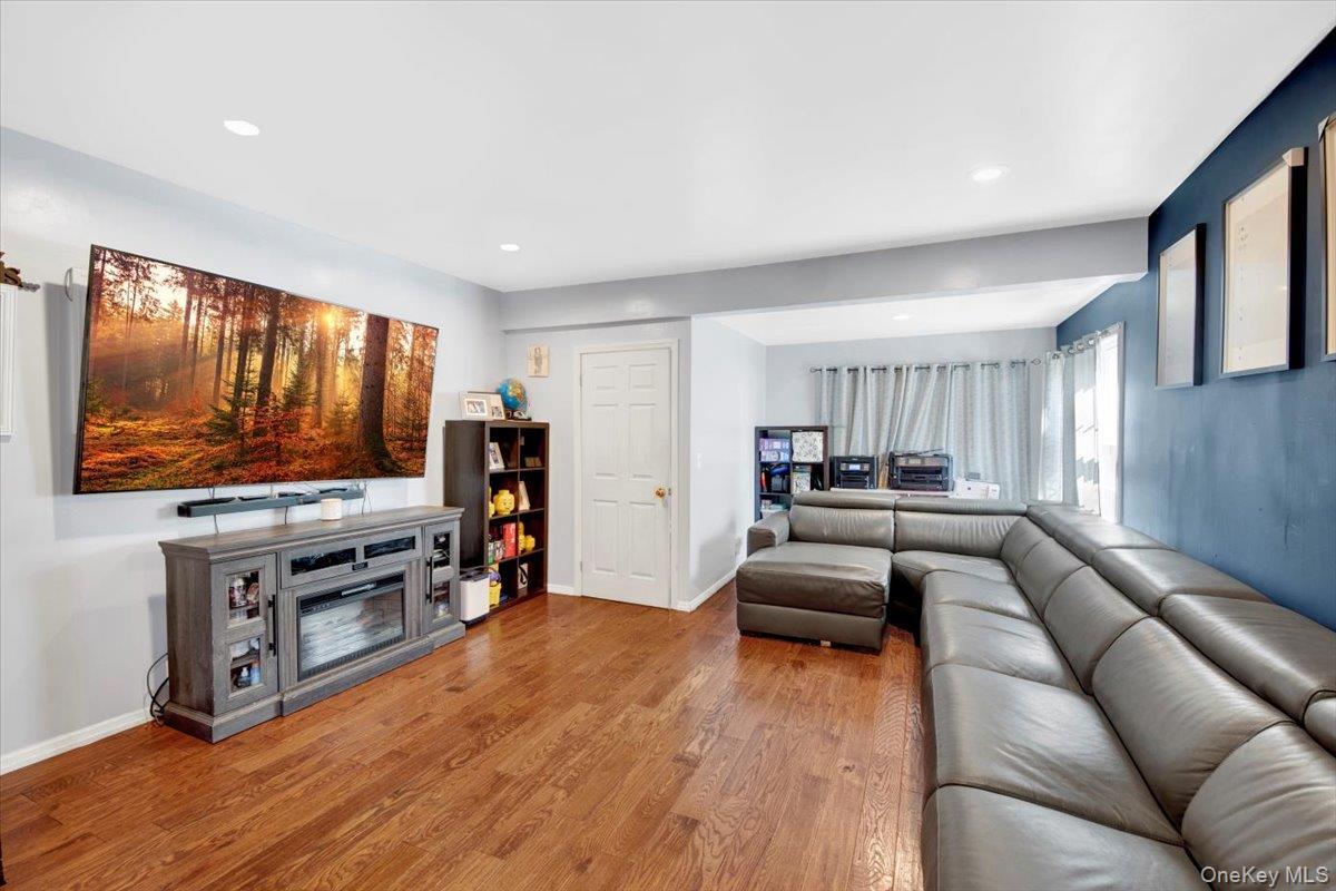 Single Family Gunther Bronx, NY 10466, MLS-914360-2