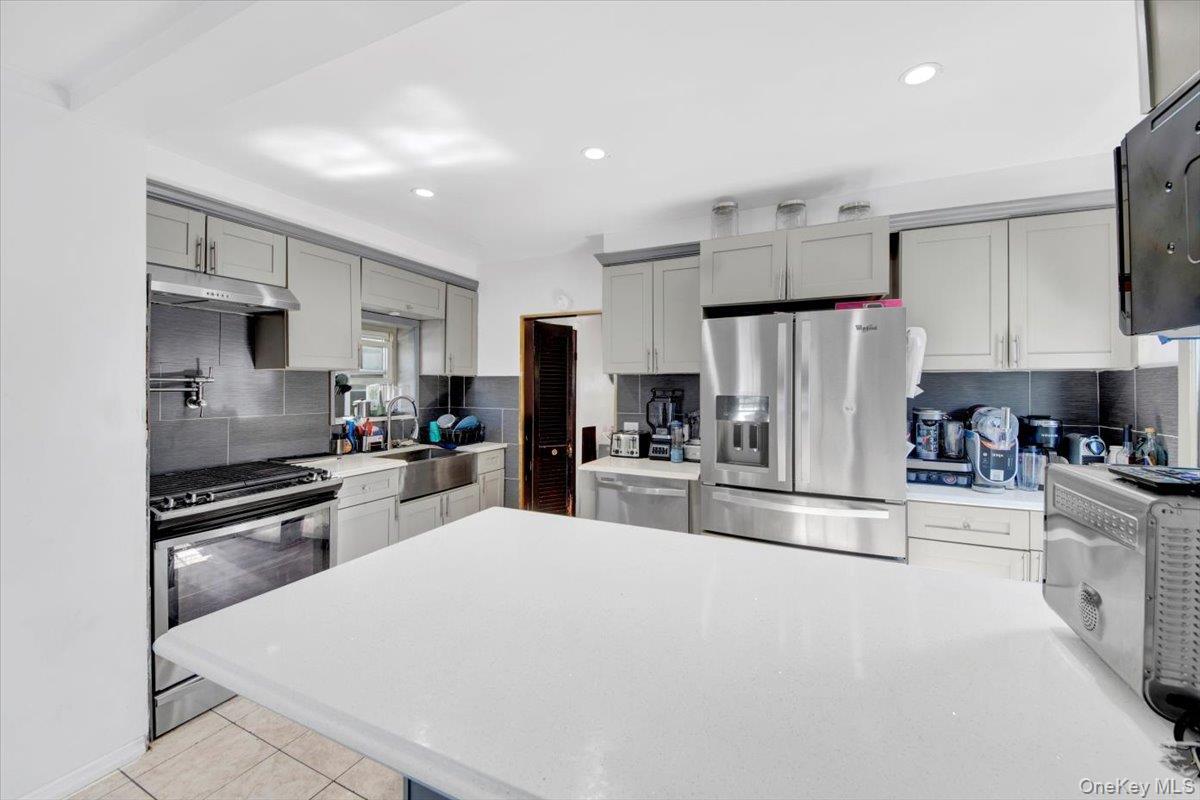 Single Family Gunther Bronx, NY 10466, MLS-914360-8