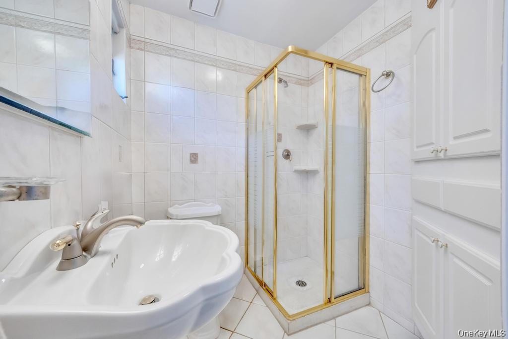 Single Family Soundview  Suffolk County, NY 11778, MLS-914365-25