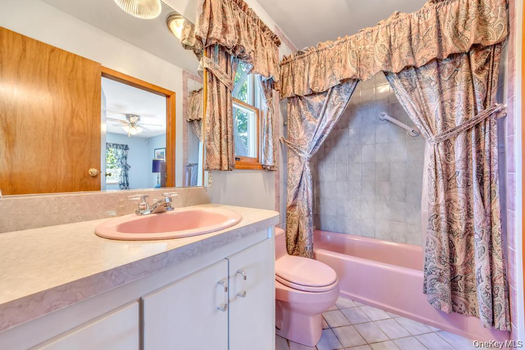 Single Family Soundview  Suffolk County, NY 11778, MLS-914365-29