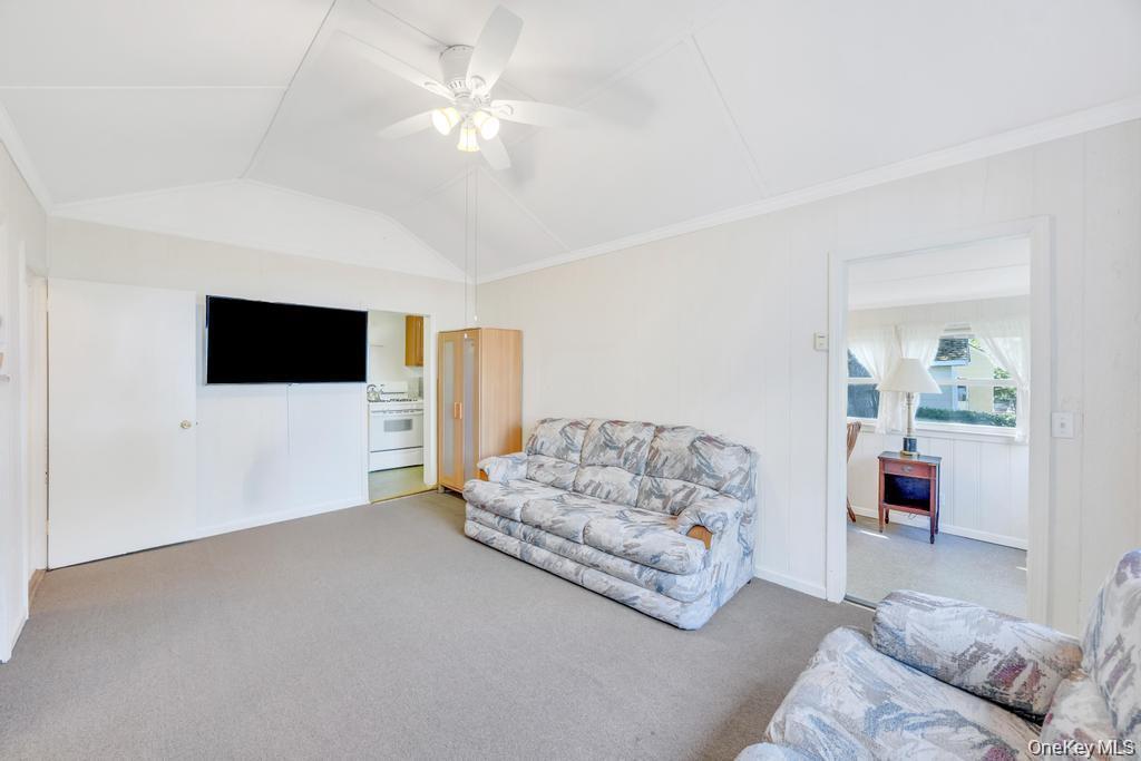 Single Family Soundview  Suffolk County, NY 11778, MLS-914365-40