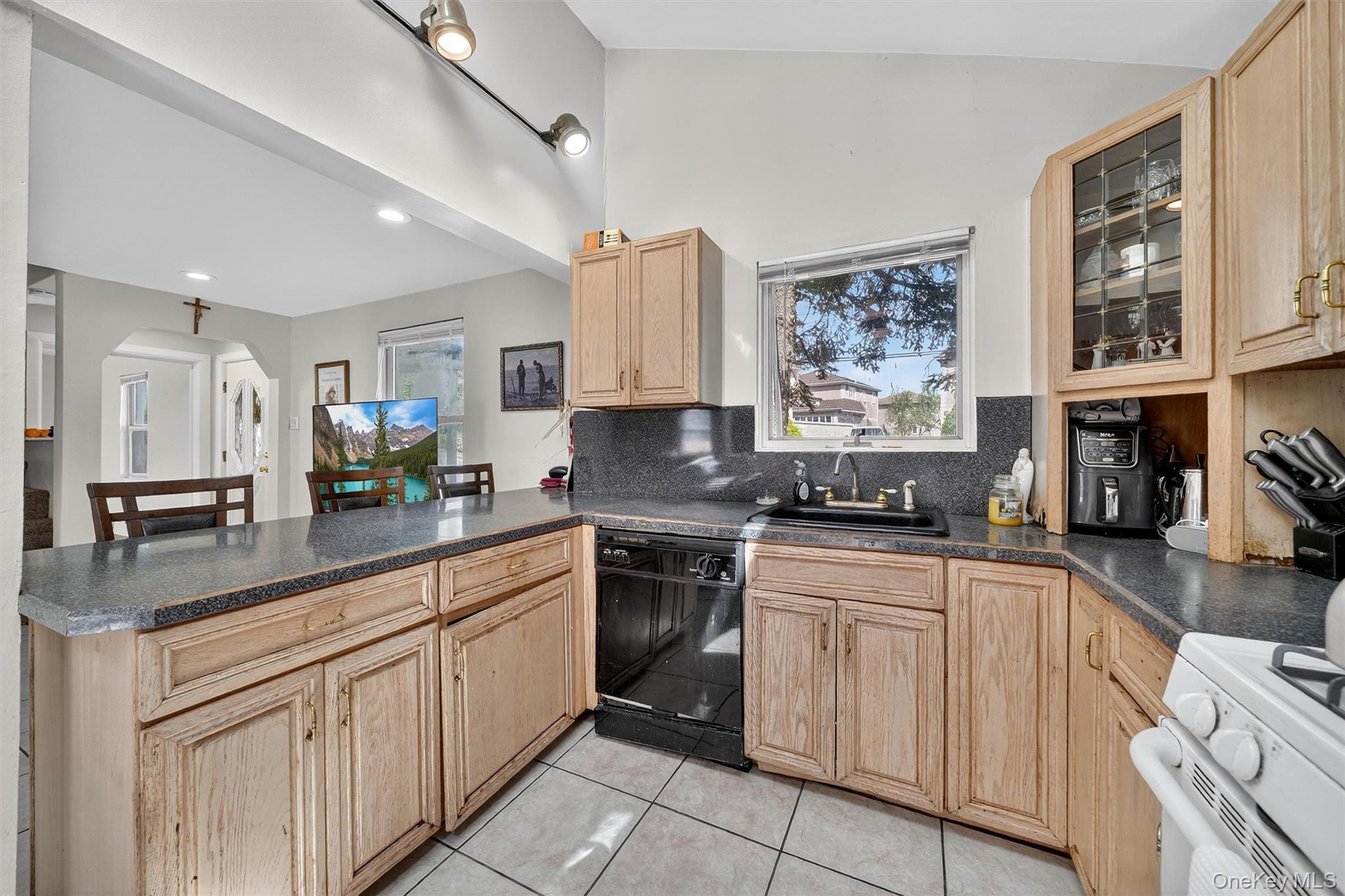 Single Family Country Club Road Bronx, NY 10465, MLS-914389-15